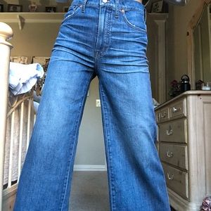 NEVER BEEN WORN MADEWELL CROPPED FLAIR JEANS